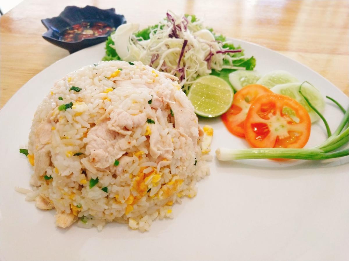 Cha Cha Cha Hostel Pattaya Buitenkant foto